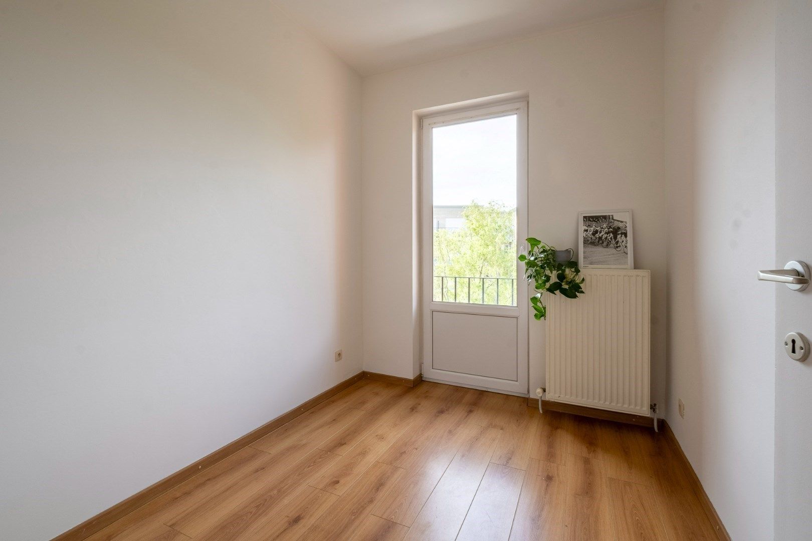 Zonnig en ruim, volledig gerenoveerd appartement in een goede en rustige buurt.  foto 23
