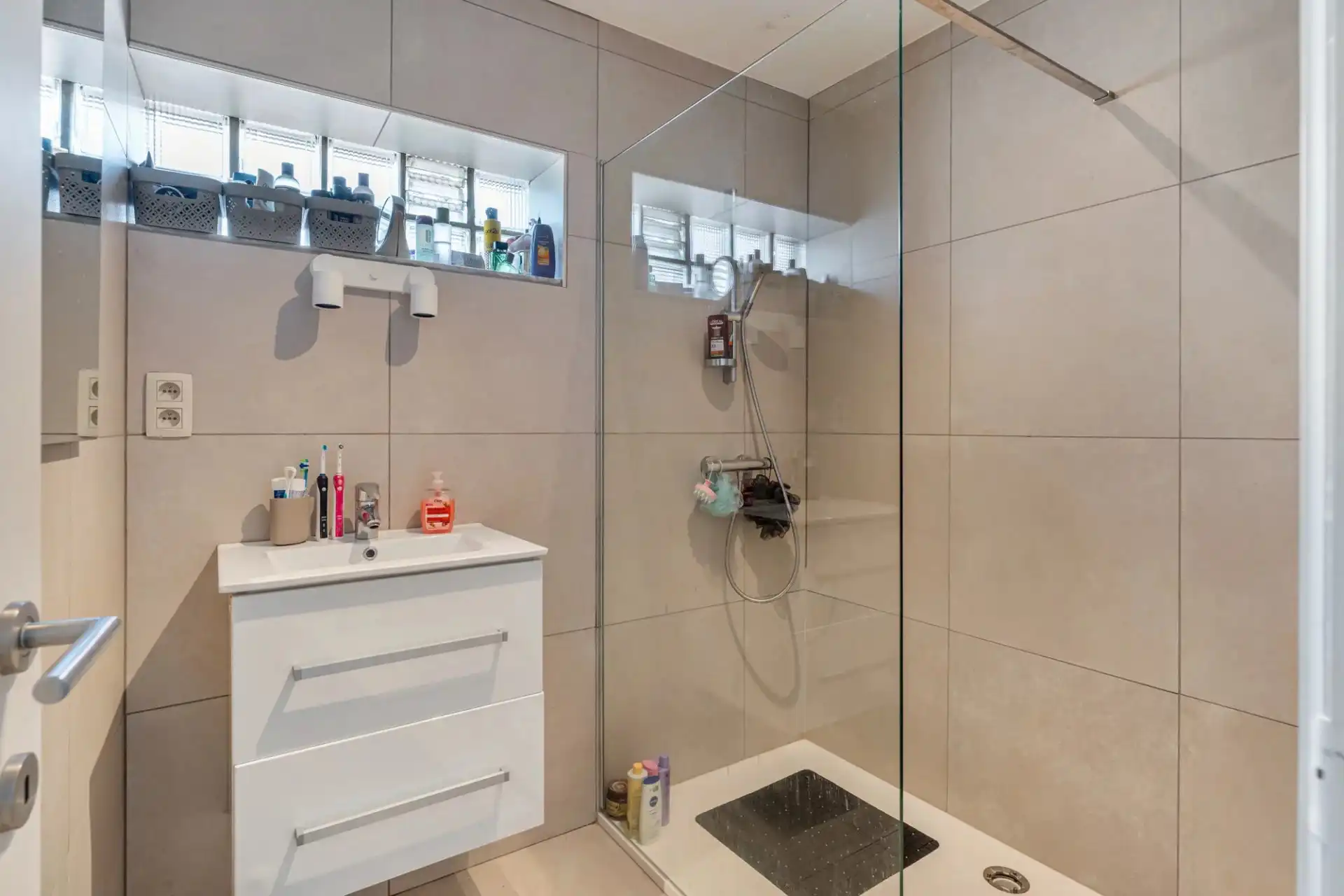 Instapklaar appartement met 2 slaapkamers in Koersel foto 3