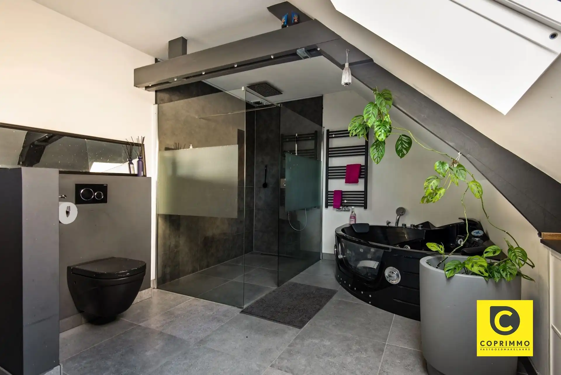 Woning: 4 slk + magazijn foto 13