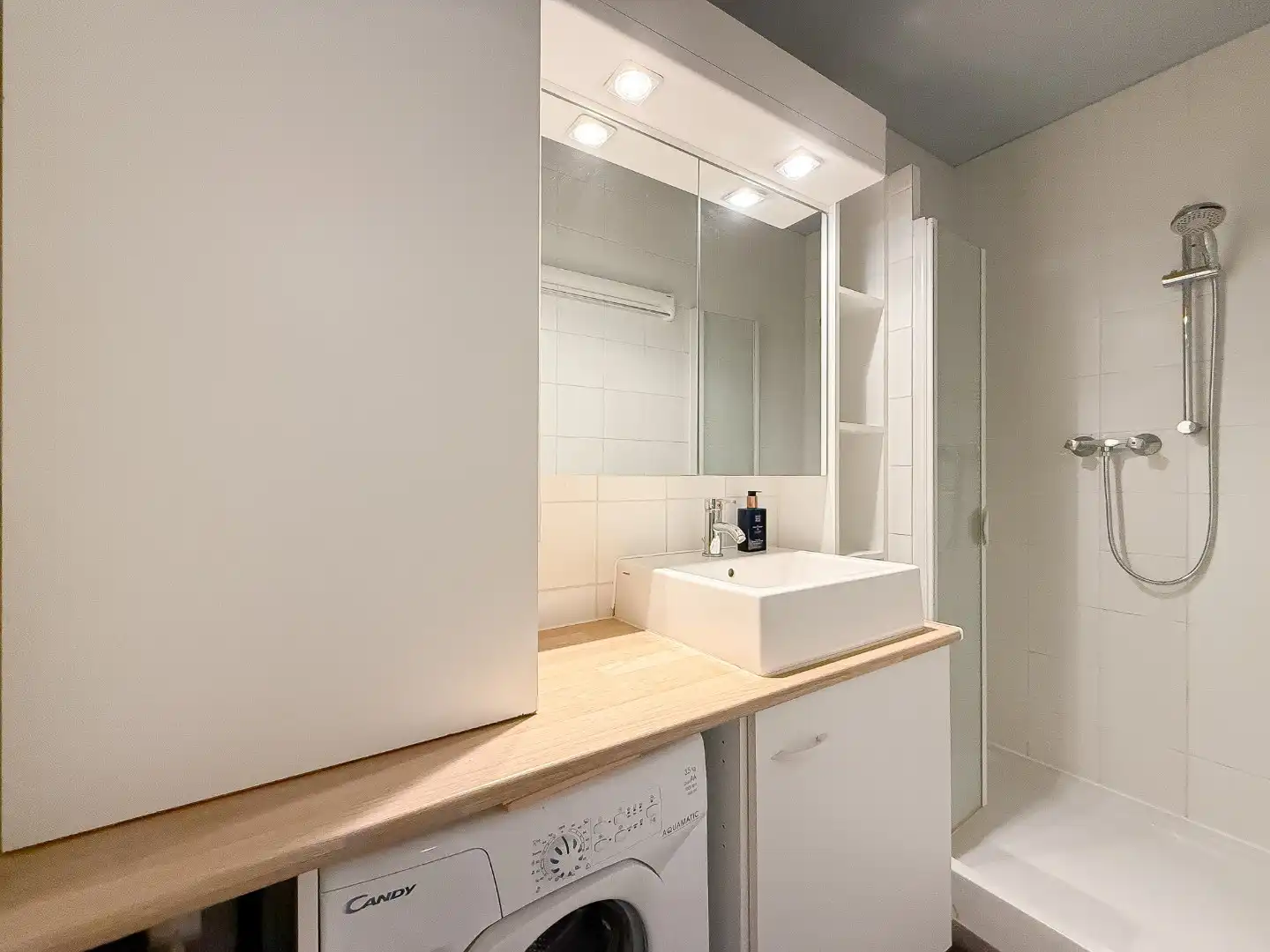 Mooi gemeubeld appartement top gelegen op een boogscheut van de wandeldijk foto 8