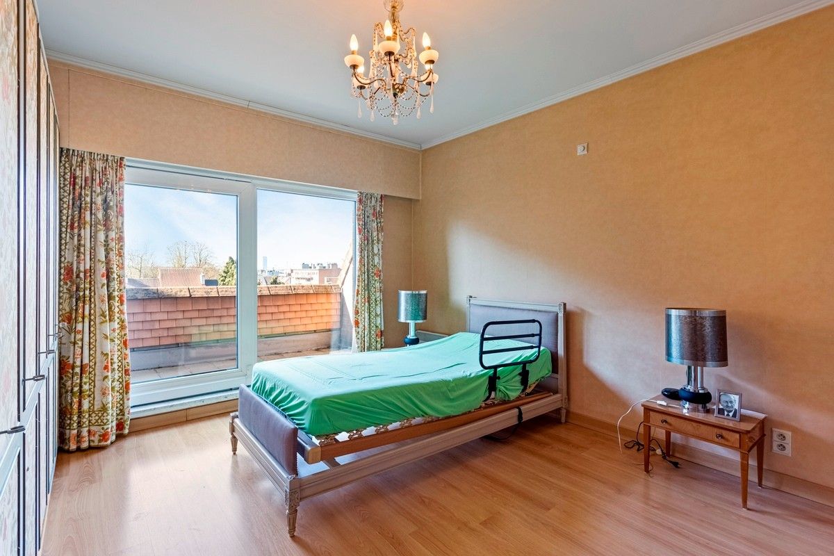 Residentieel erg ruim appartement met parkzicht en drie terrassen foto 13