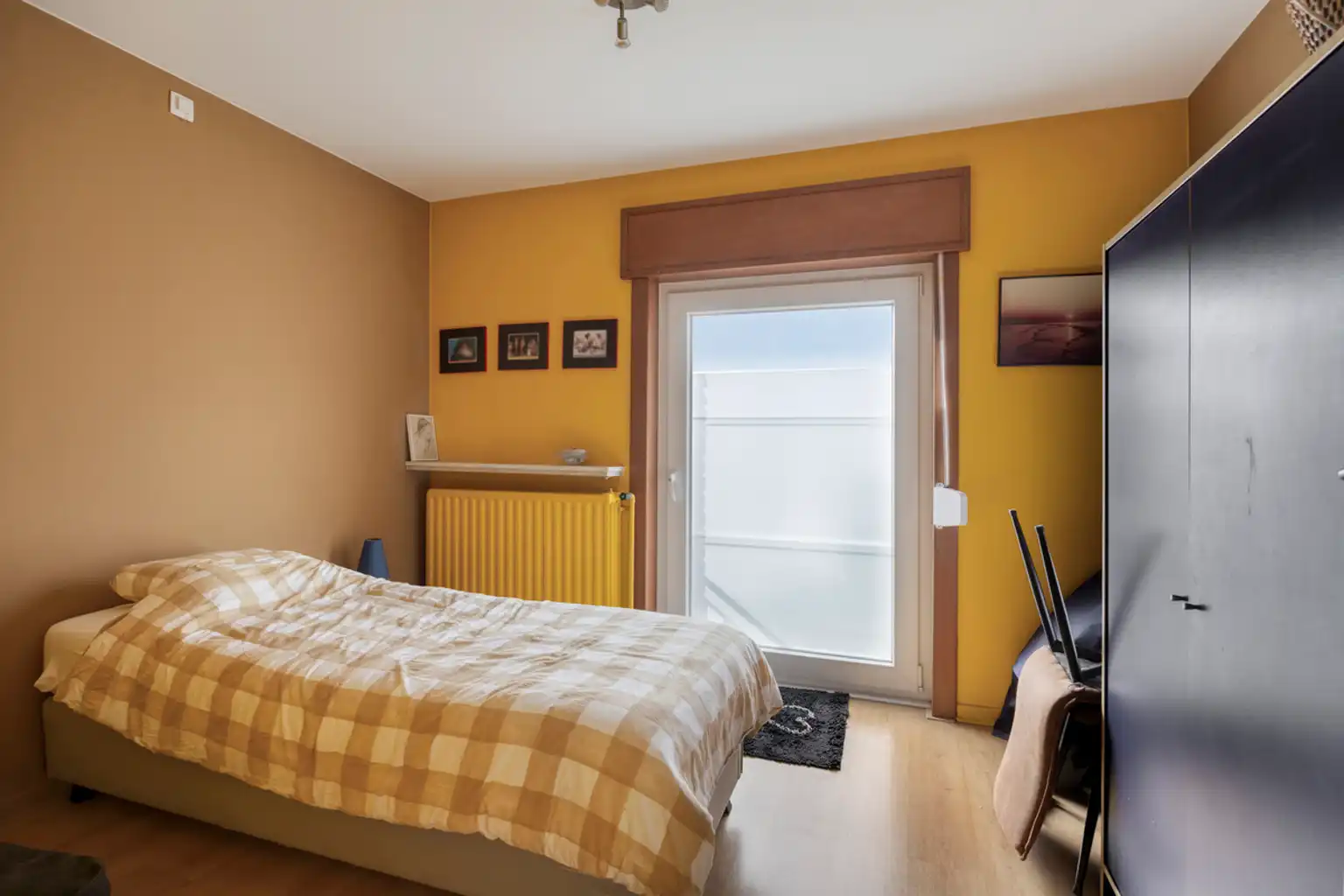 Instapklare woning met 4 slaapkamers, tuin & 2 garages foto 18