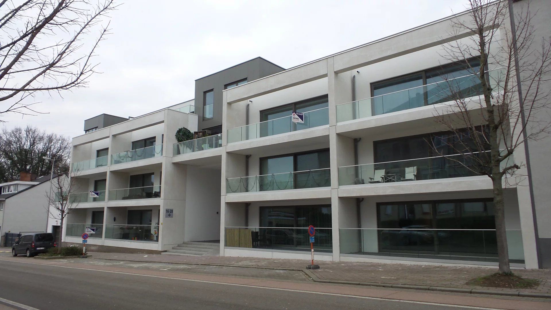Gelijkvloers 2-slaapkamerappartement foto {{pictureIndex}}