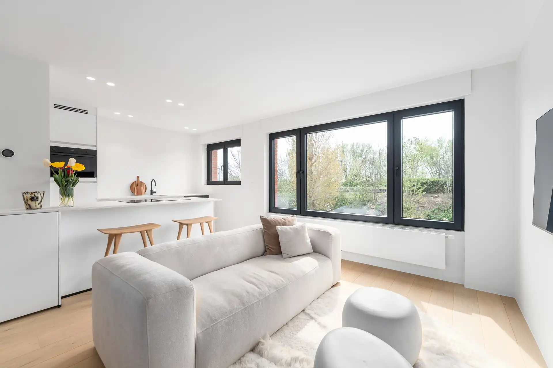 Tot in de puntjes gerenoveerd appartement foto {{pictureIndex}}