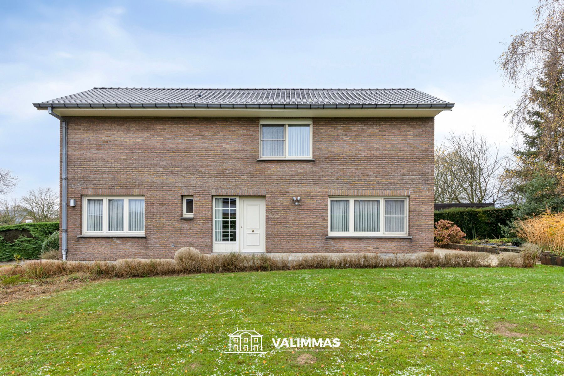 Ruime, alleenstaande woning met garage en prachtige tuin... foto 5