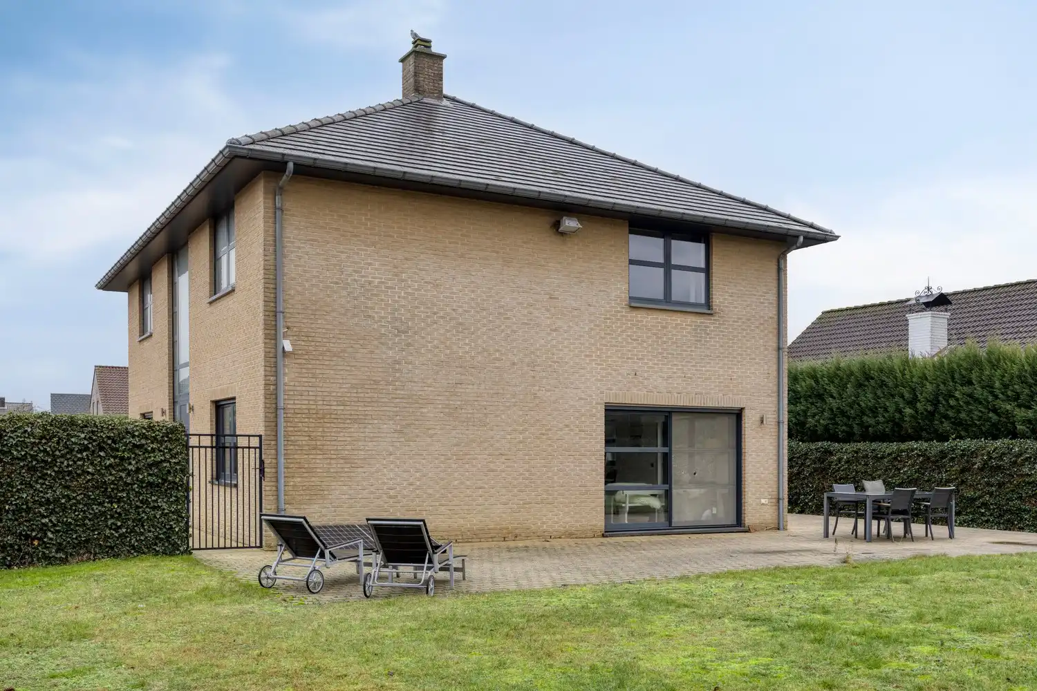 Ruime, vrijstaande woning te koop nabij het centrum van Lanaken. foto 28