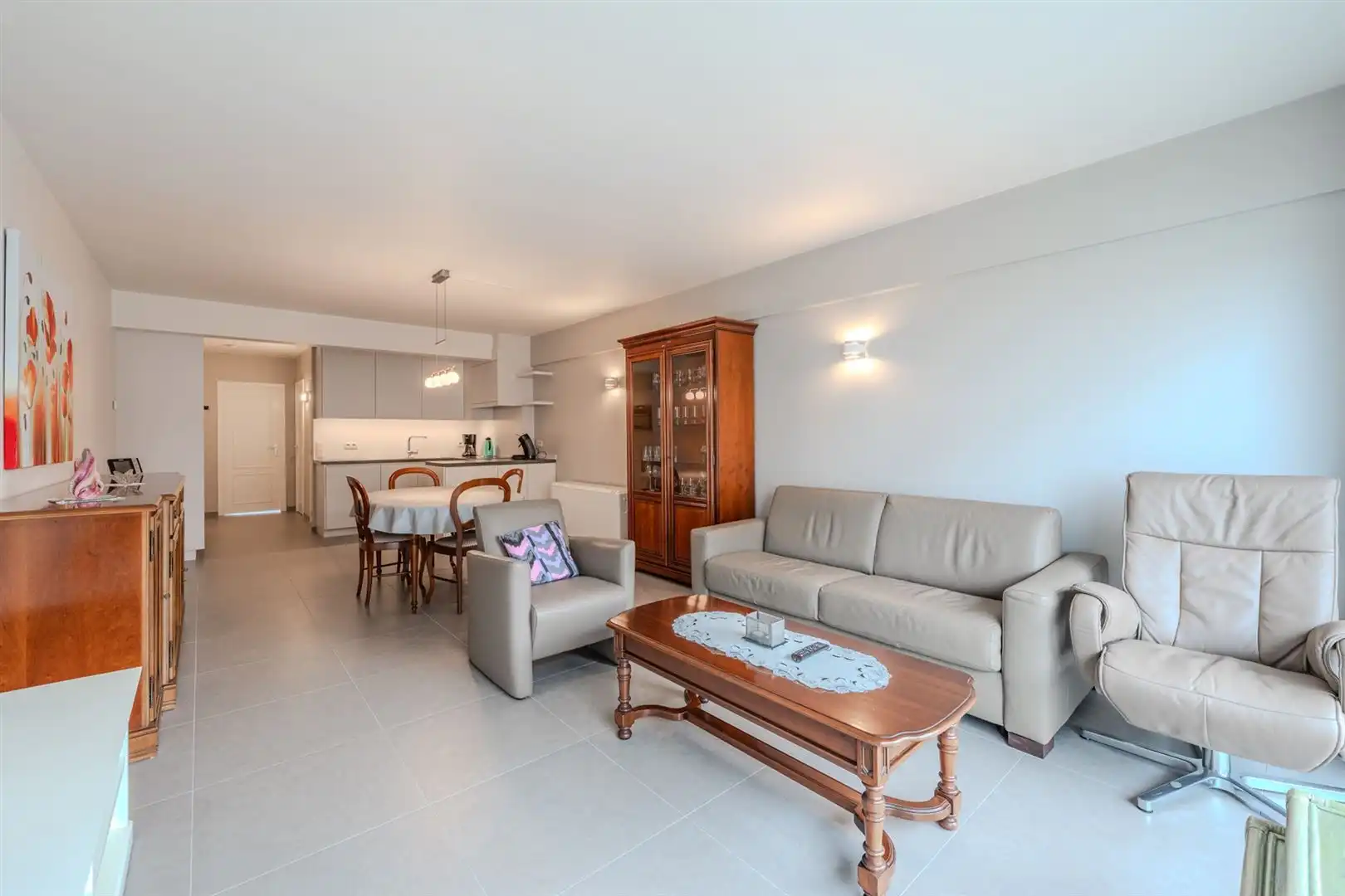 Instap klaar 1-slaapkamer appartement met schuin zeezicht foto 3