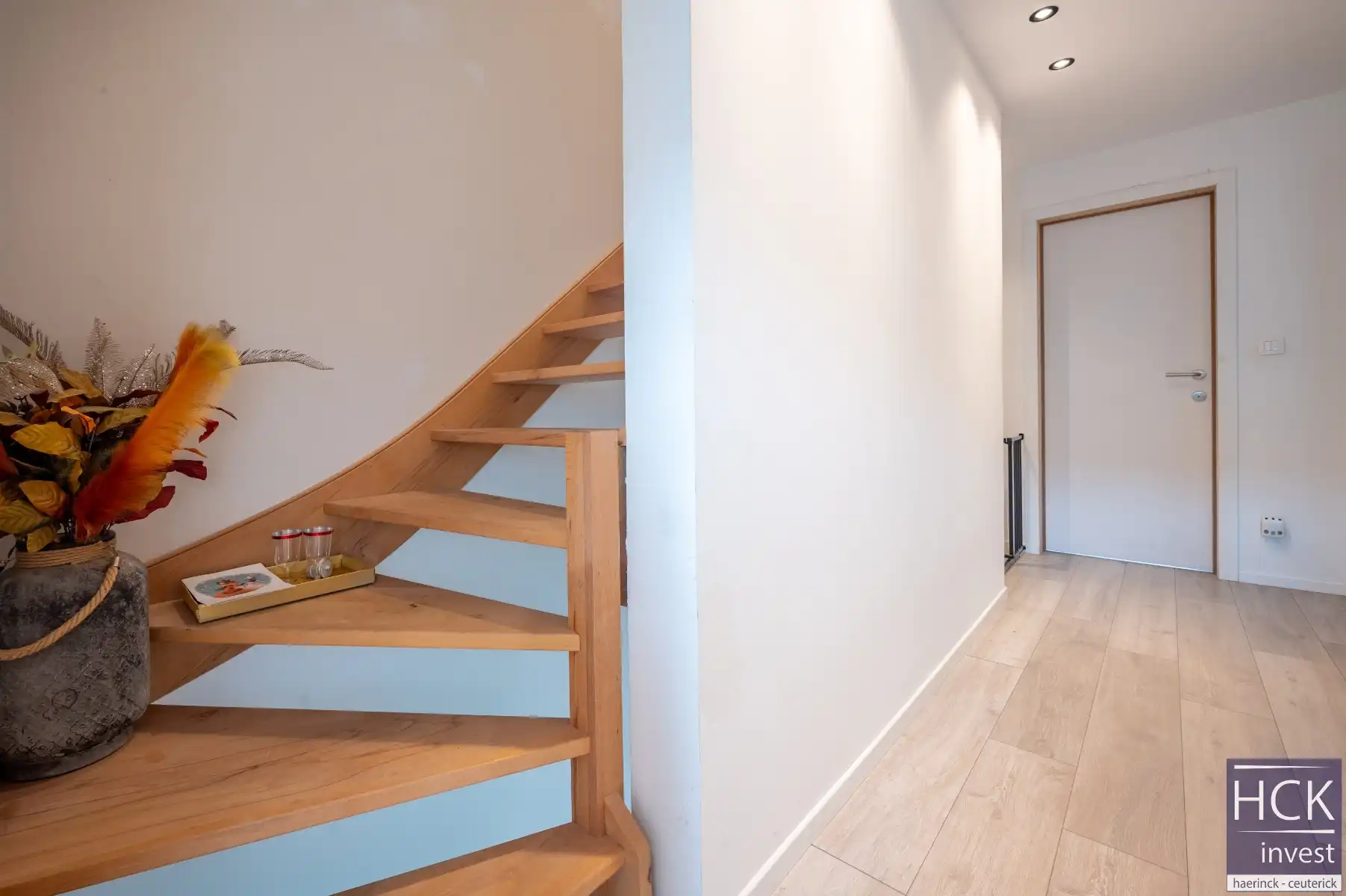 WAREGEM - Instapklare woning met 4 SLPK, mét uitweg én garage! foto 23