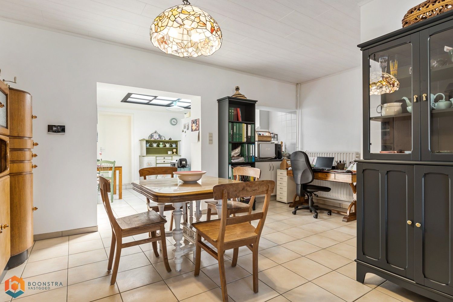 Leuke woning met ruime tuin en 2 slpkrs foto 5