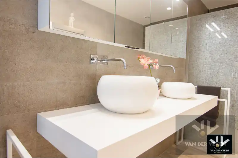 LUXUEUS AFGEWERKT GVL APP MET RIANTE TUIN EN TERRAS foto 20