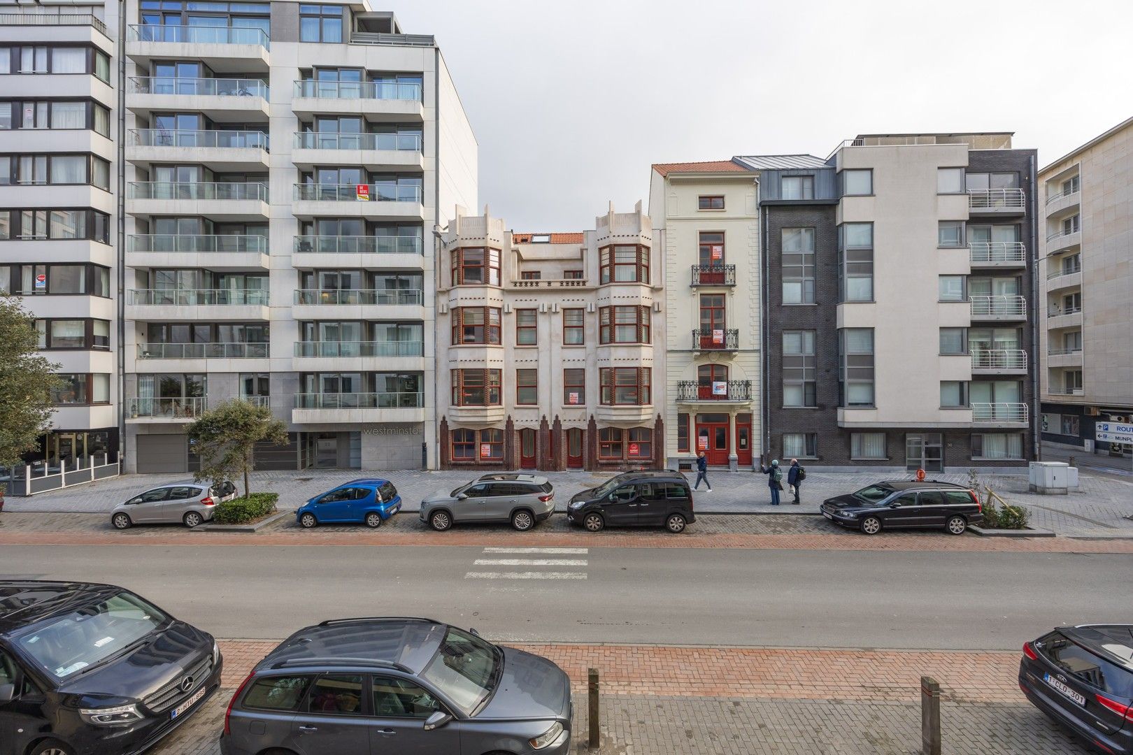 PRACHTIG, GEMEUBELD APPARTEMENT MET 2 SLAAPKAMERS NABIJ HET BRUISEND STADSCENTRUM foto 13