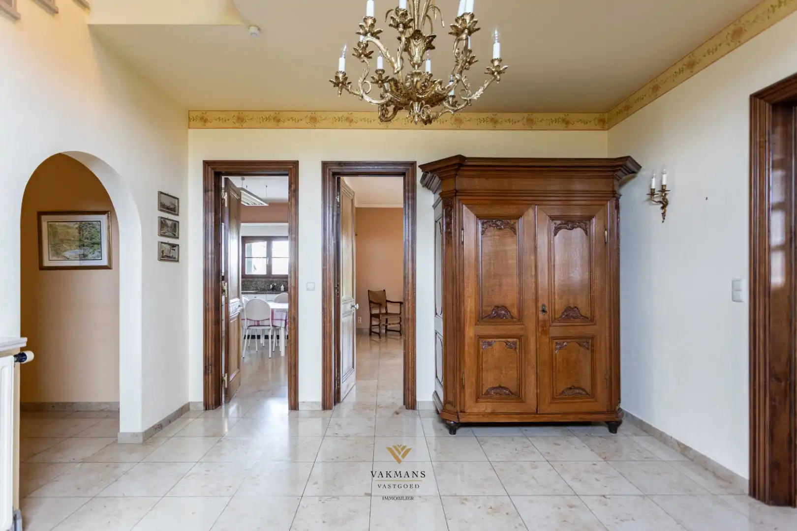 Elegante villa op 5000 m² op een gegeerde locatie foto 5