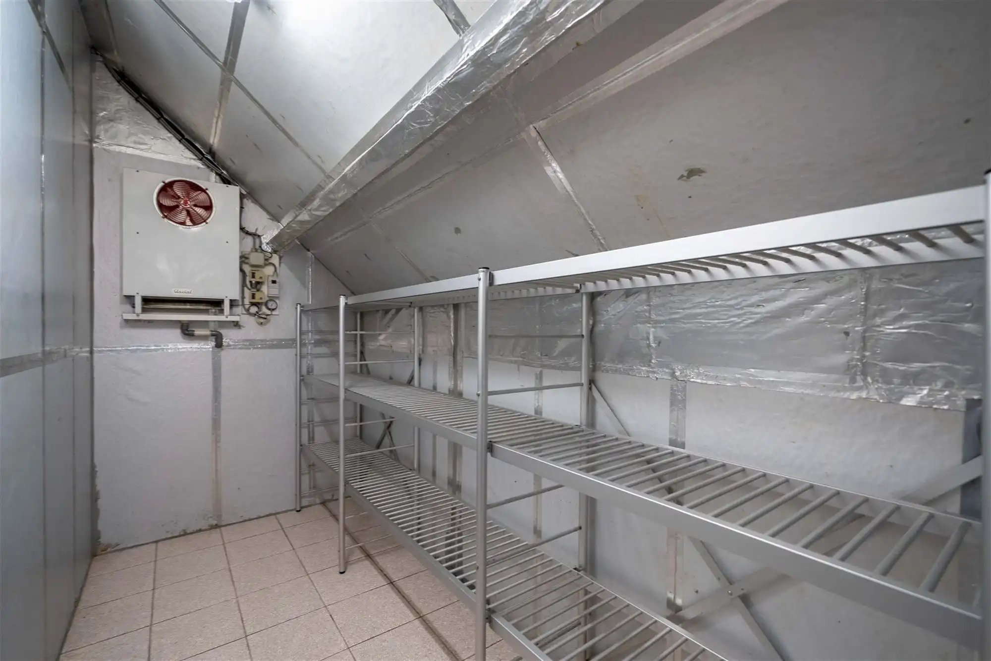 Prachtig handelspand met zaal en ruim appartement te koop! foto 24