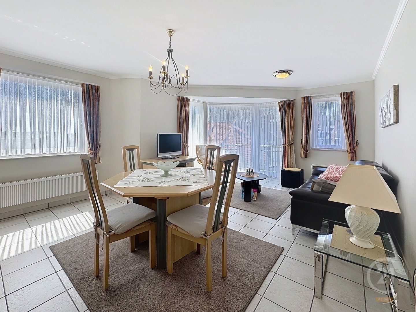 Instapklaar, zonnig appartement in hartje Westende Bad met 2 slaapkamers foto 5