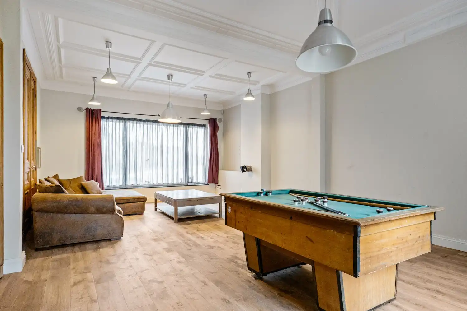 Zonevreemde woning met magazijn te Putte foto 7