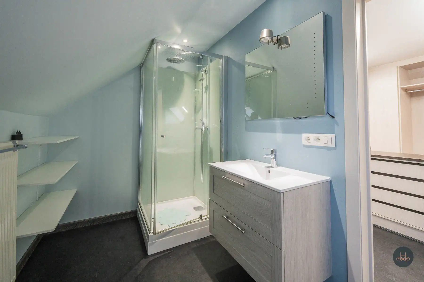 Woning met groot multifunctioneel bijgebouw in rustige straat foto 17