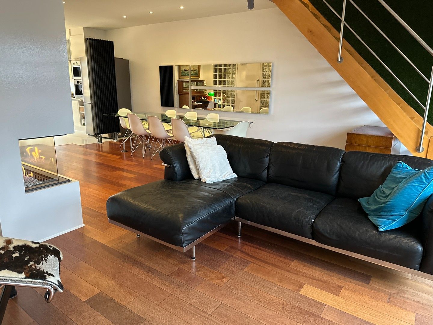 Uniek 4-slaapkamer appartement aan het Kerkplein foto {{pictureIndex}}