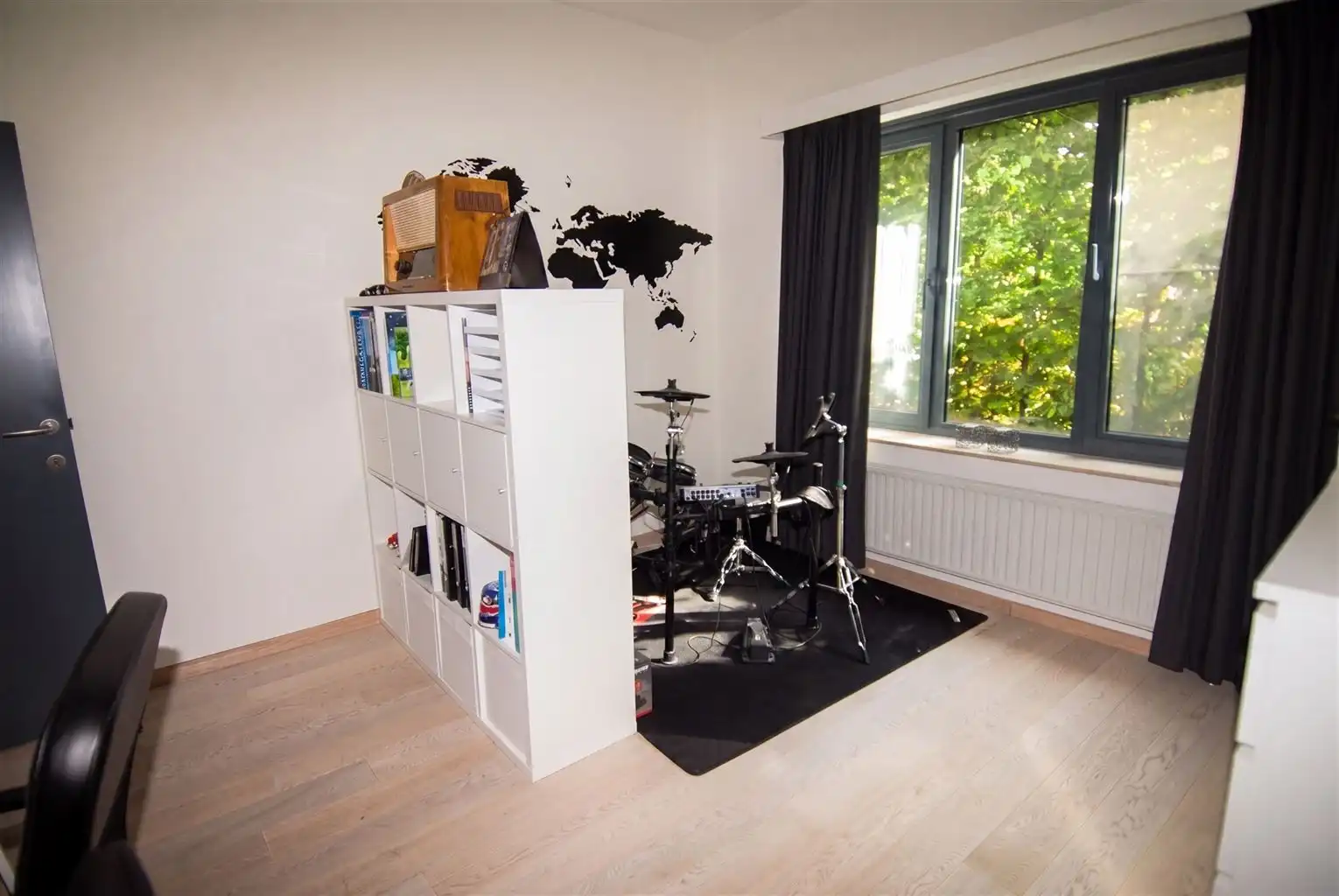 Gezellig appartement met 2 slaapkamers en kelderberging, gelegen vlakbij de Markt van Maaseik. foto 5