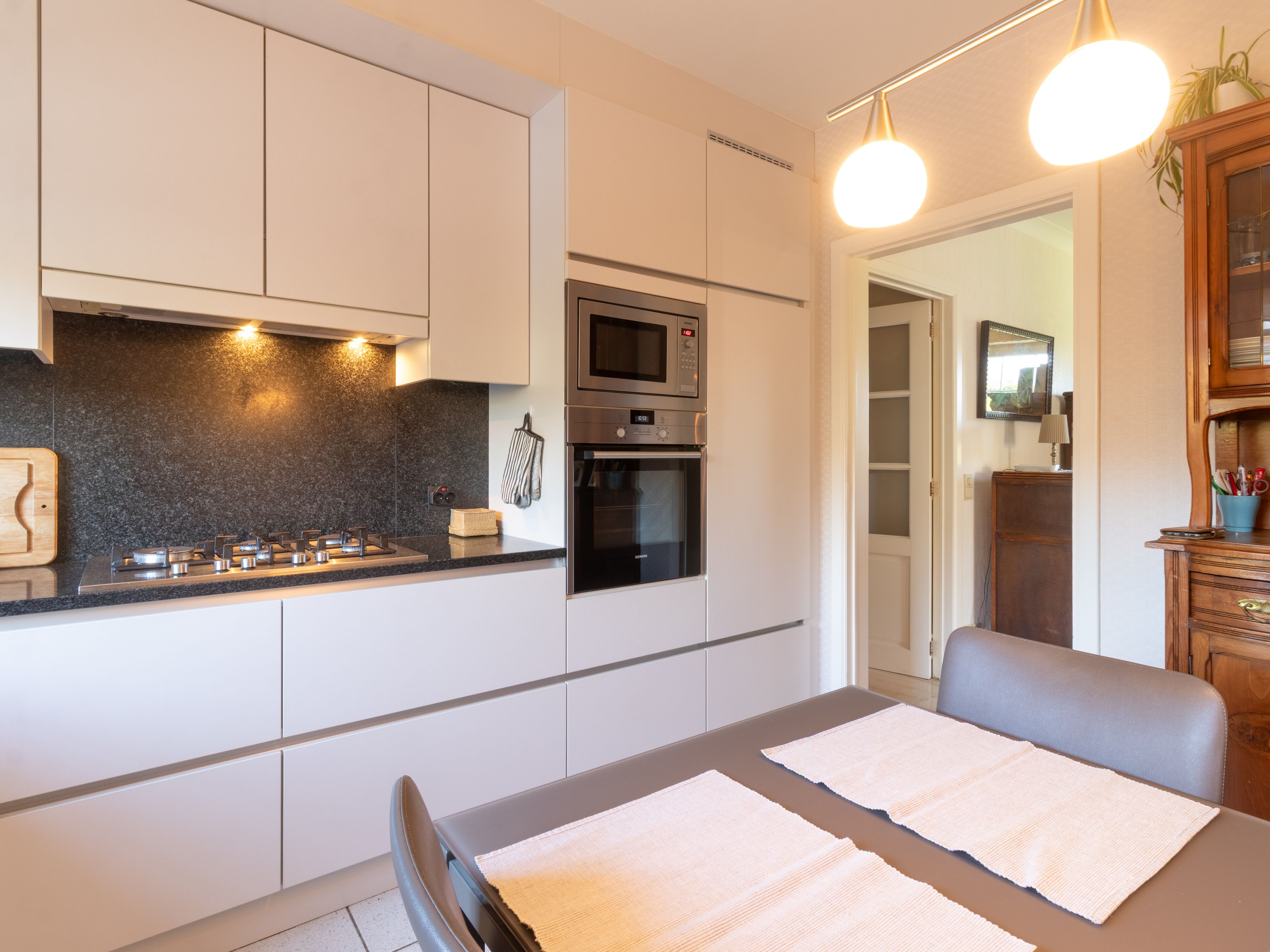 Goed gelegen woning met tuin en garage in Hove foto 5