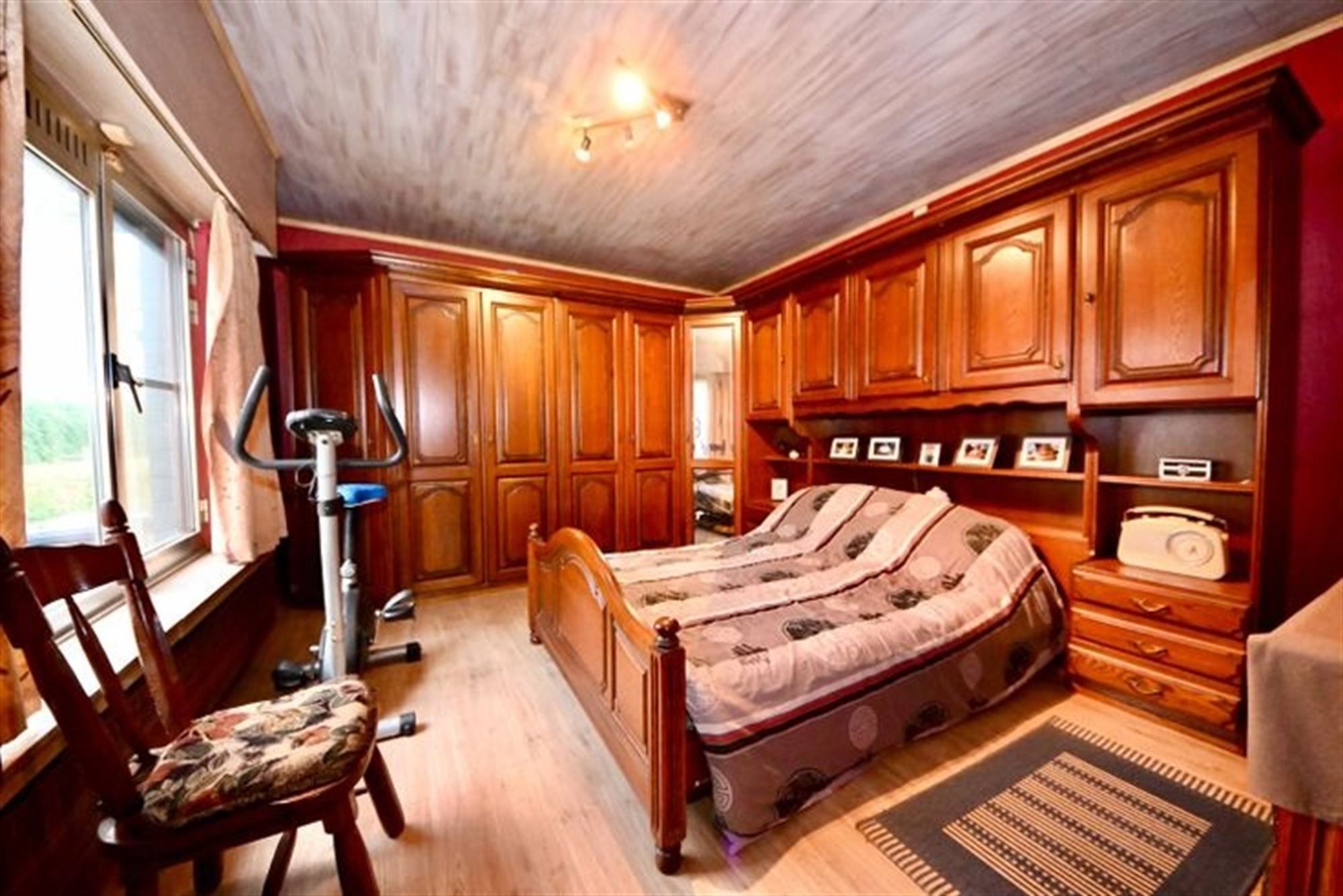 Te renoveren laagbouw met 3 slaapkamers, tuin en garage.  foto 11