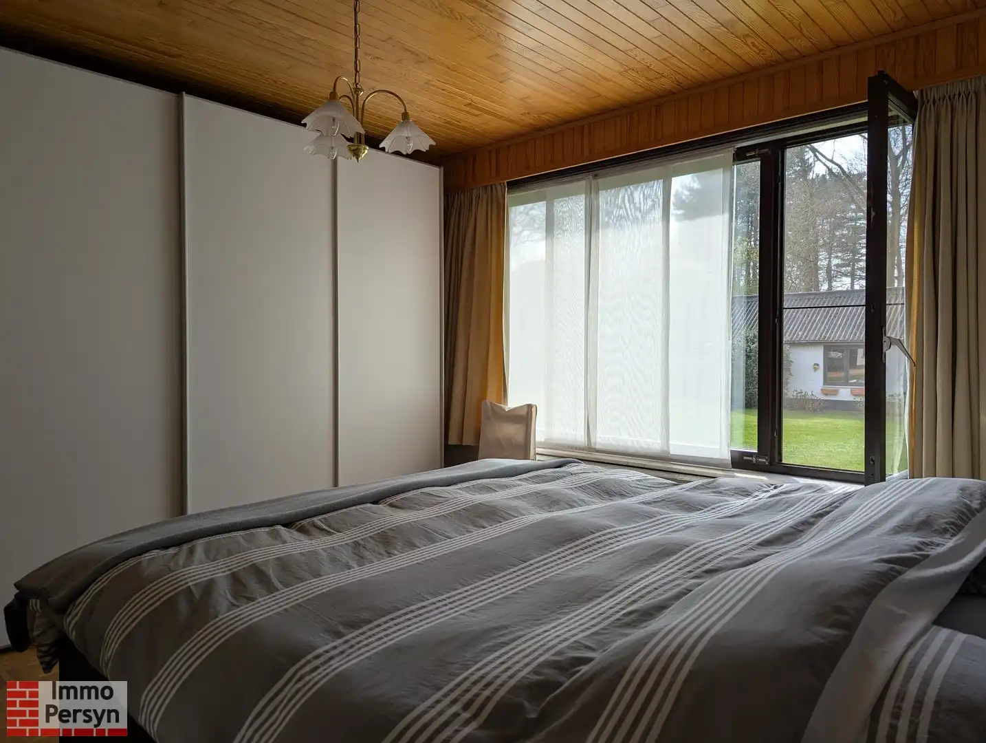 Ruime woning midden in een groene omgeving foto 16