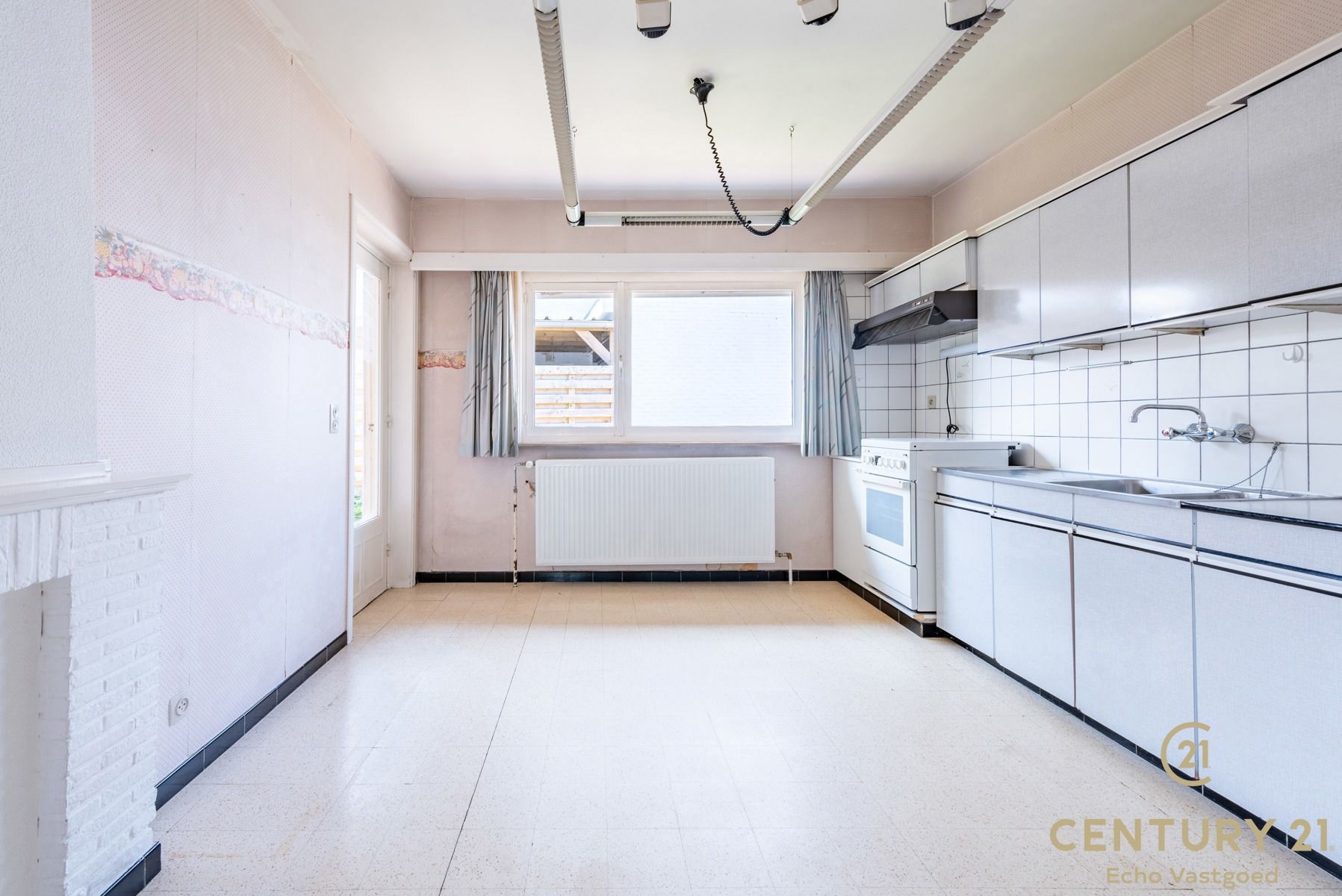 Charmante te renoveren laagbouwwoning op fraai hoekperceel foto 11