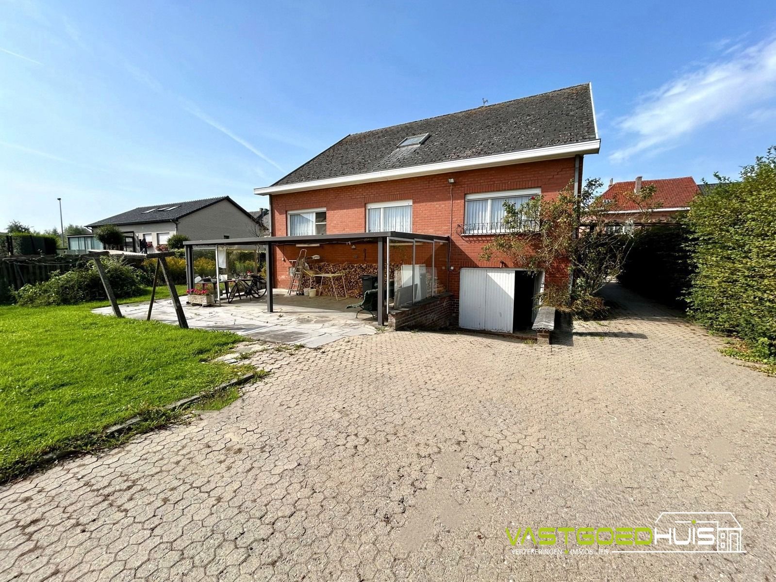 Karaktervolle, te renoveren villa met tuin foto 30