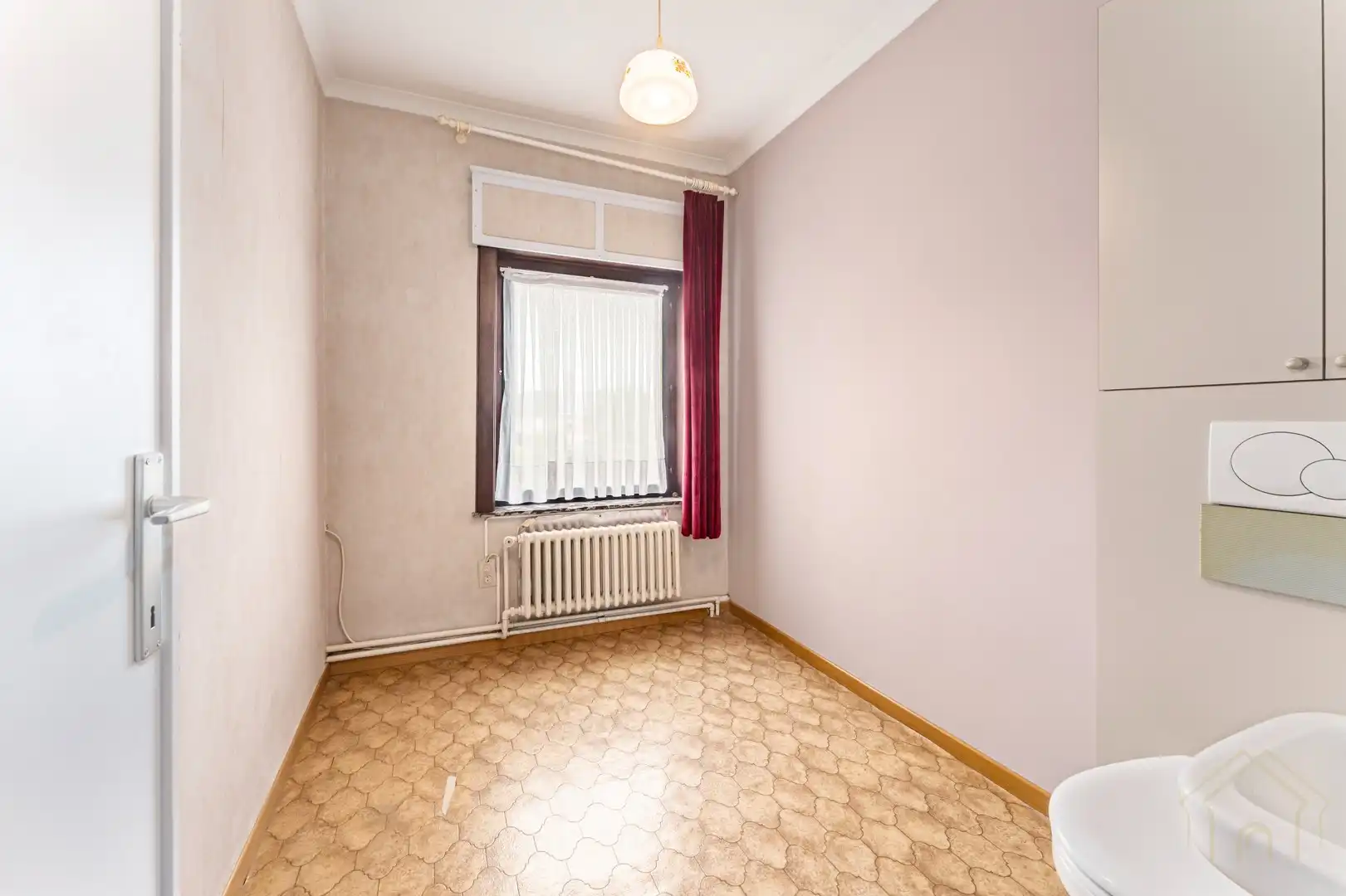 Halfopen renovatieproject met veel potentieel en diepe tuin met uitweg foto 14