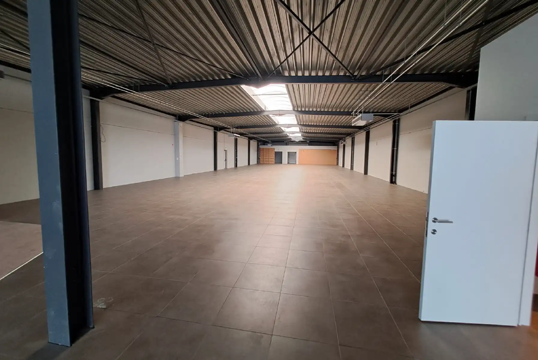 Commerciële ruimte te huur foto 4