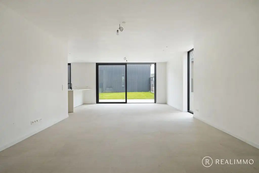 Instapklaar & stijlvol wonen met aangelegde tuin, oprit én terras! foto 5