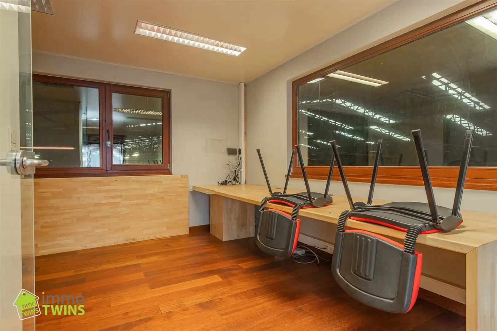 Uitzonderlijk ruim industrieel magazijn van ca. 6.900 m² te huur in Schoonaarde foto 11