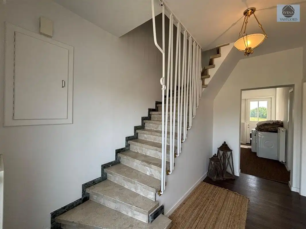 VERNIEUWDE WONING MET 4 SLAAPKAMERS EN TUIN foto 2