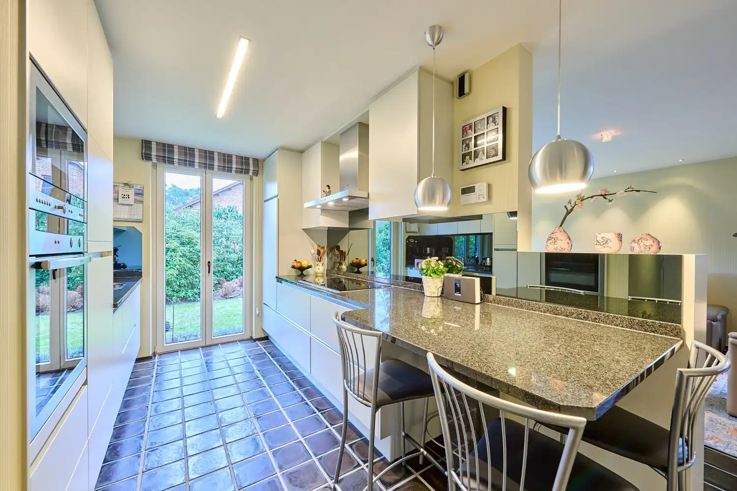 Knap verzorgde woning met 3/4 slaapkamers gelegen in een rustige woonomgeving foto 3