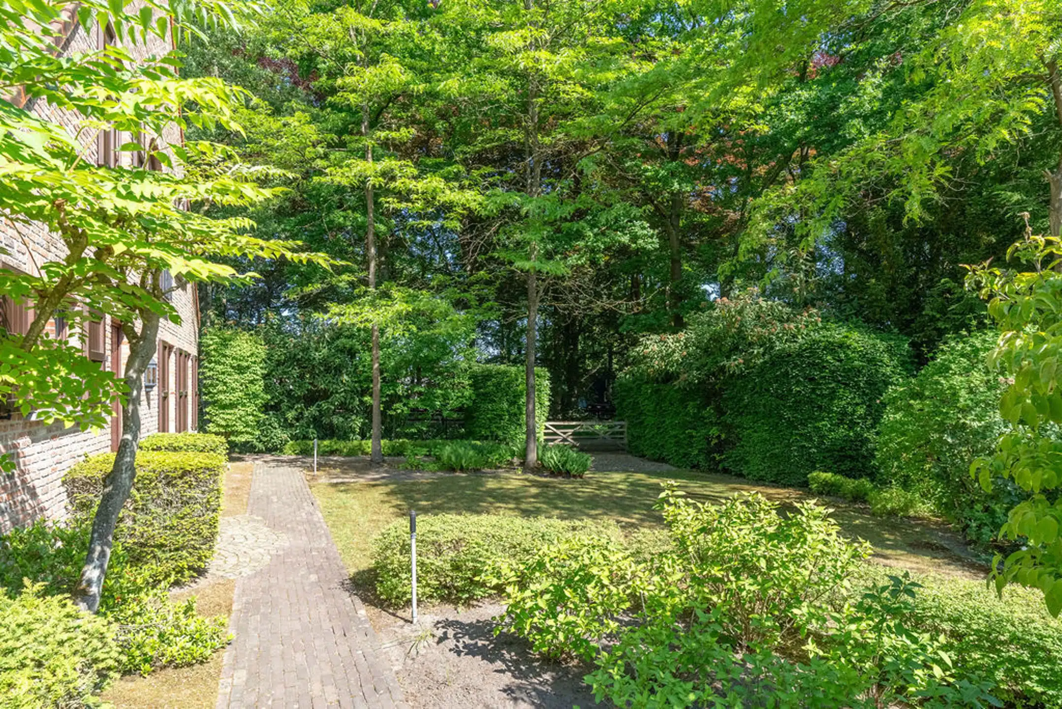 Ruime villa met 6 slpk op 2.295 m² grond met veel privacy foto 67