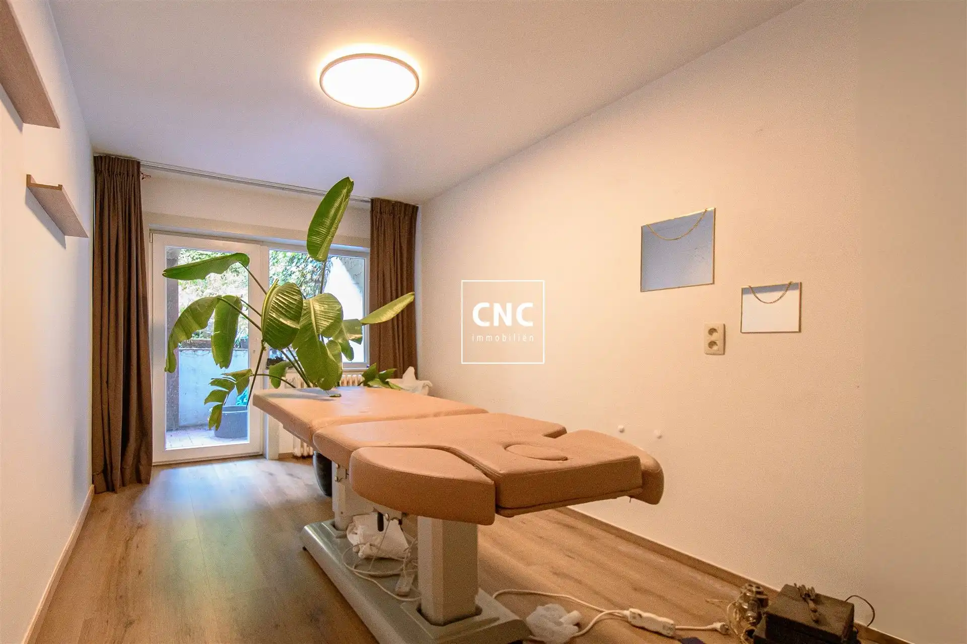 Exclusieve Commerciële Ruimte te Huur op Toplocatie in de Lippenslaan foto 17