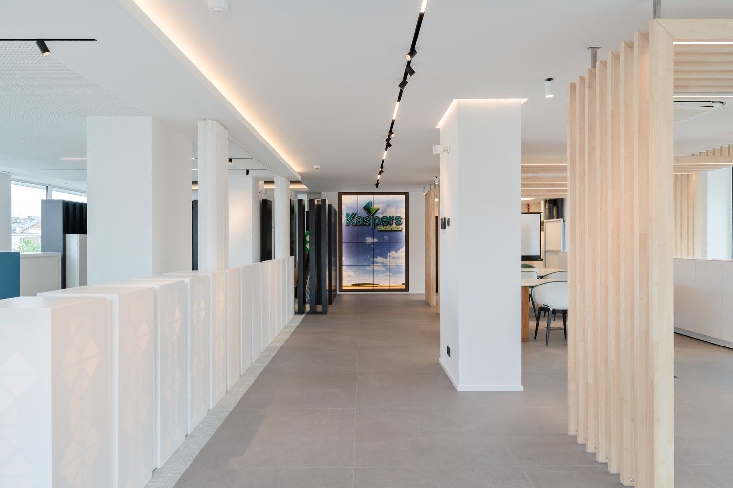 220m² kantoor/showroom foto 3