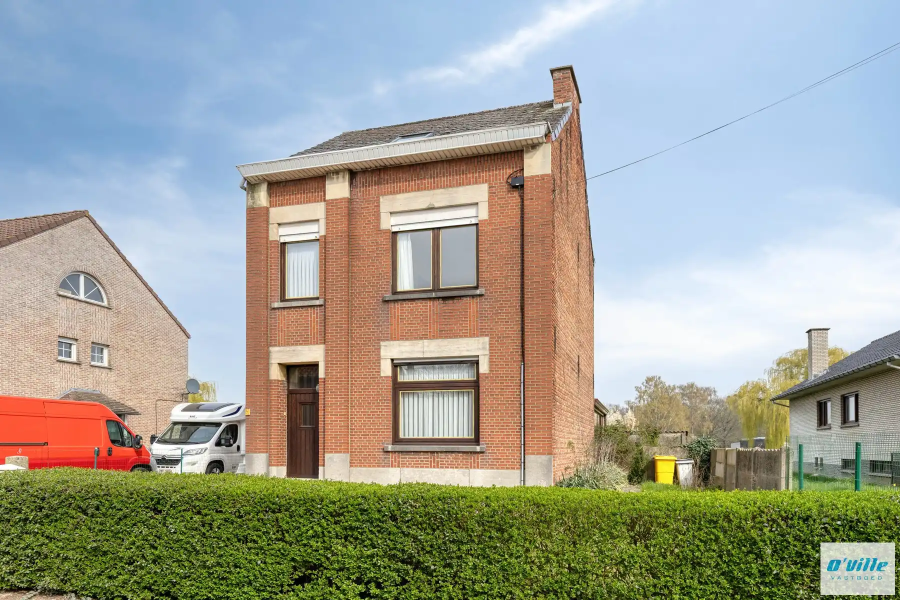 Charmante karakterwoning met grote tuin foto 2