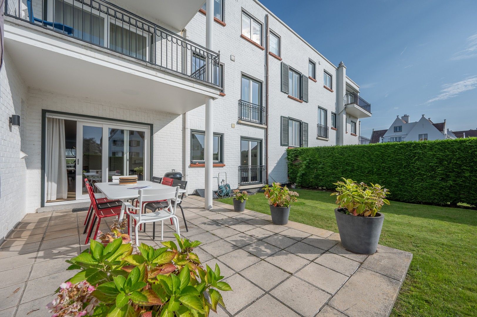 Prachtig tuinappartement met zonnige tuin in een villa residentie in het Zoute op enkele stappen van de zee en de winkels. foto 16