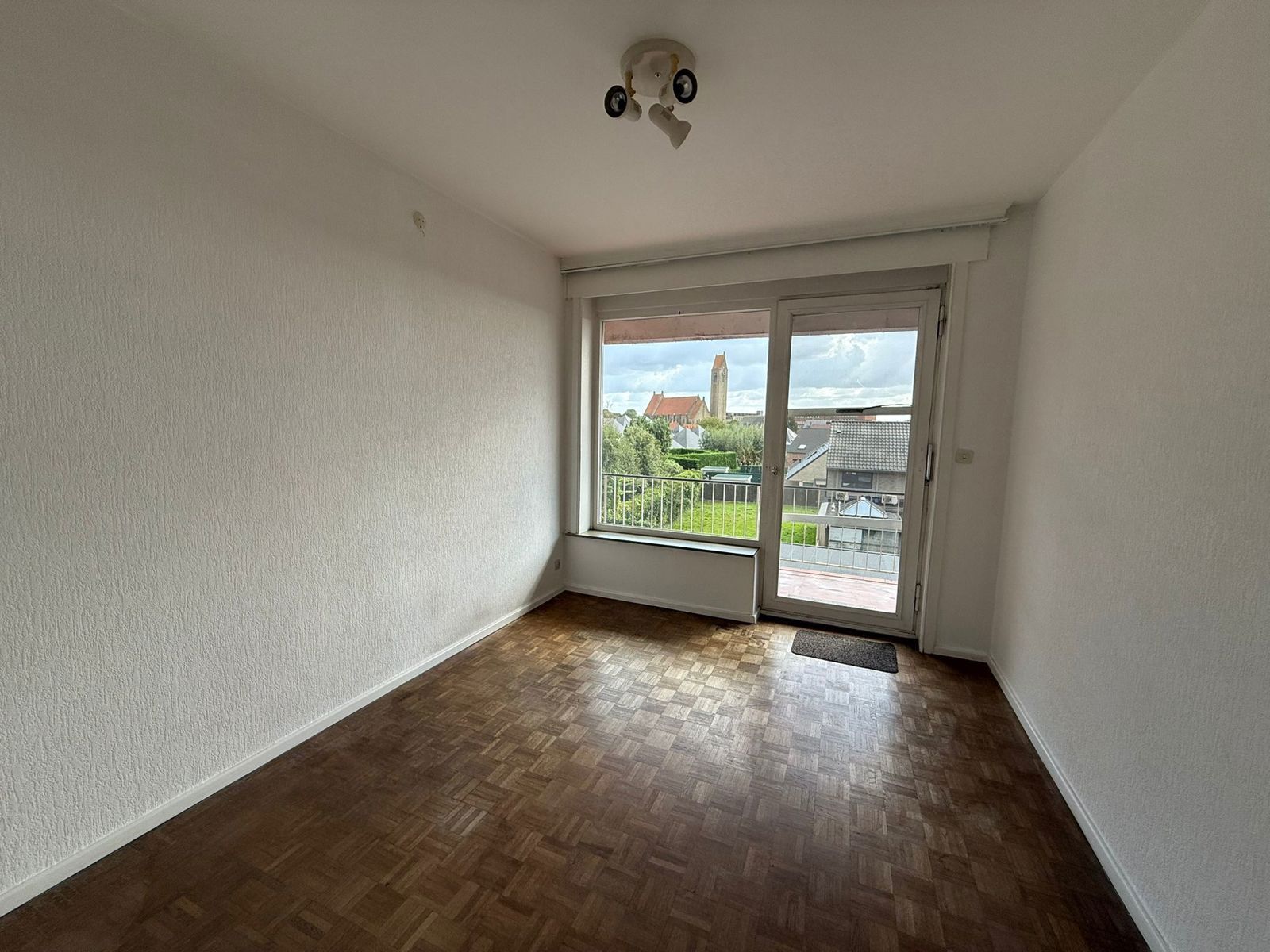 Appartement met 3 slaapkamers, balkon en garage nabij het centrum foto 11