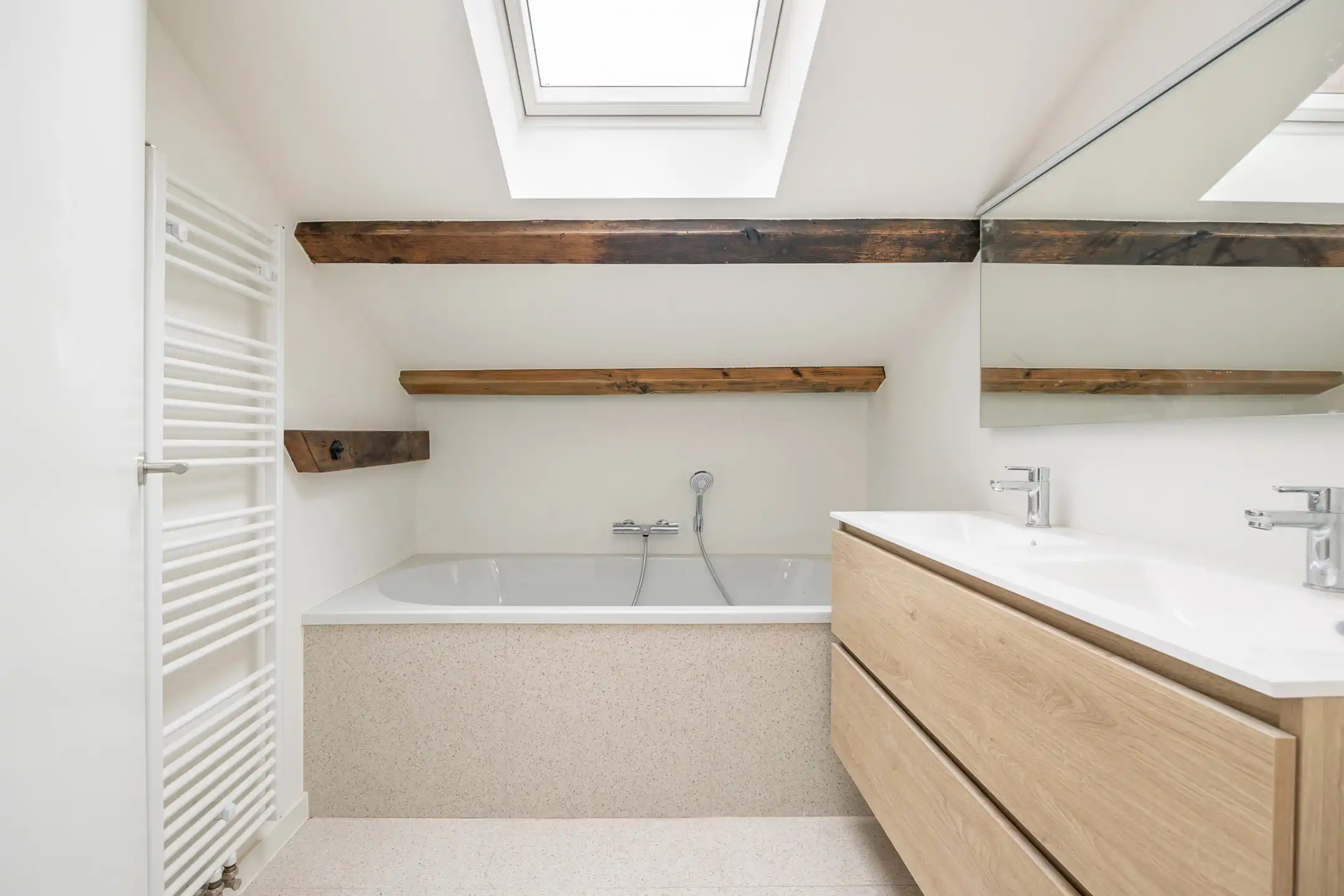 High-end duplex in hart van Antwerpen met iconisch uitzicht foto 11