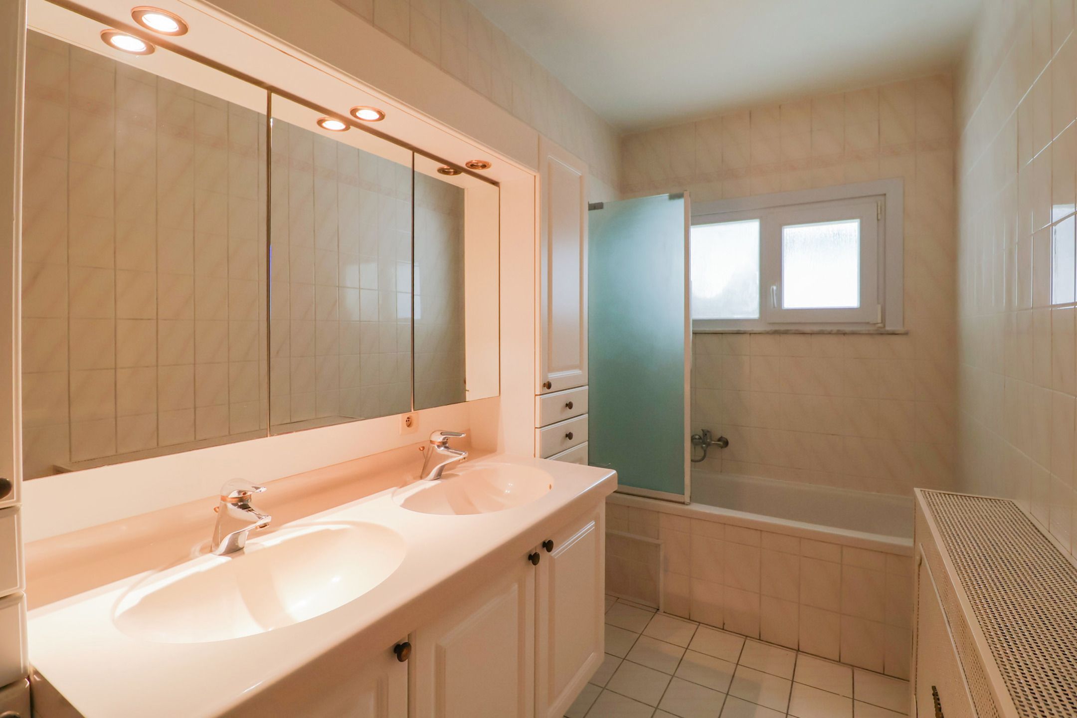 Uitstekend gelegen bungalow foto 9