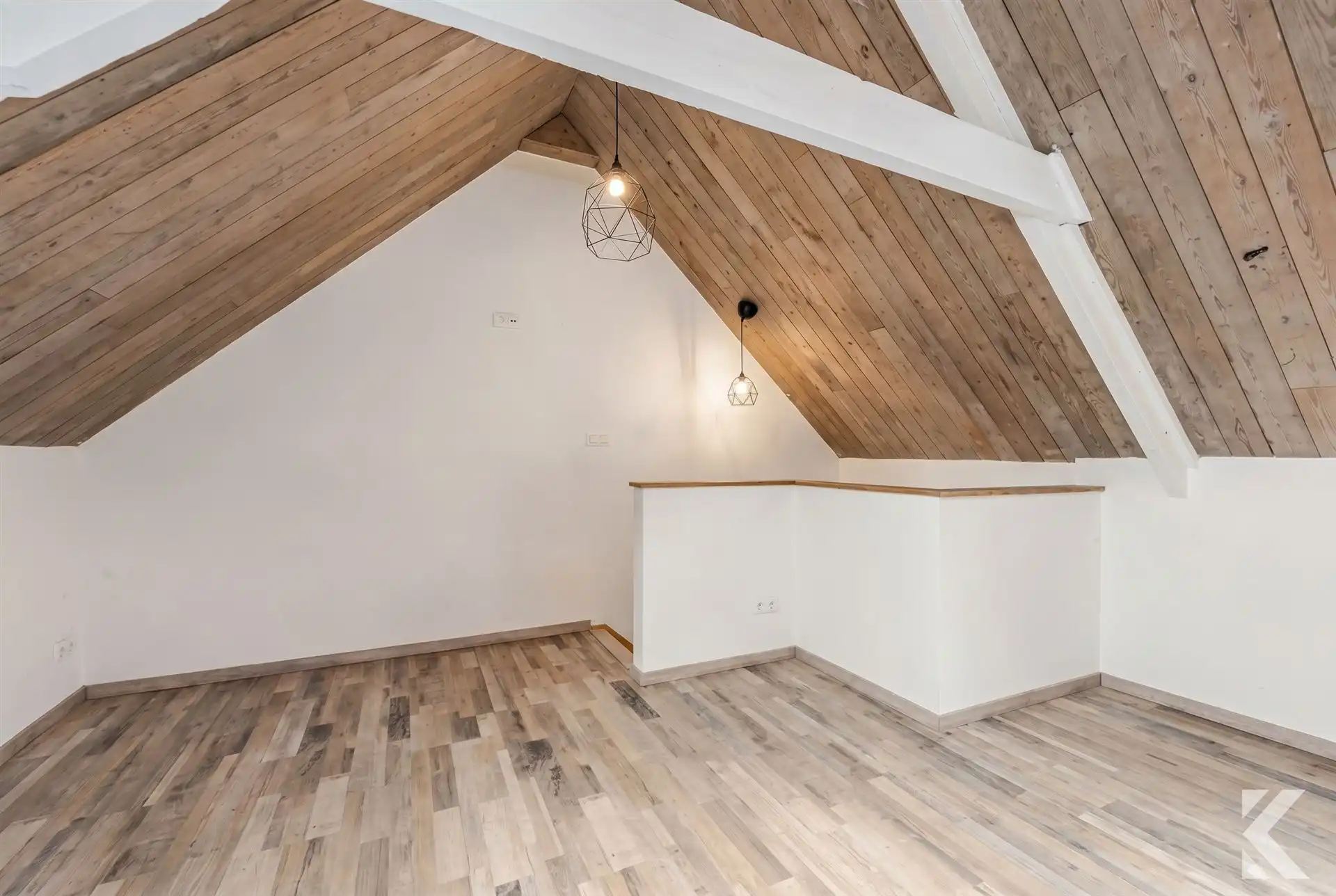 Volledig gerenoveerde woning met 4 slaapkamers en tuin. foto 12
