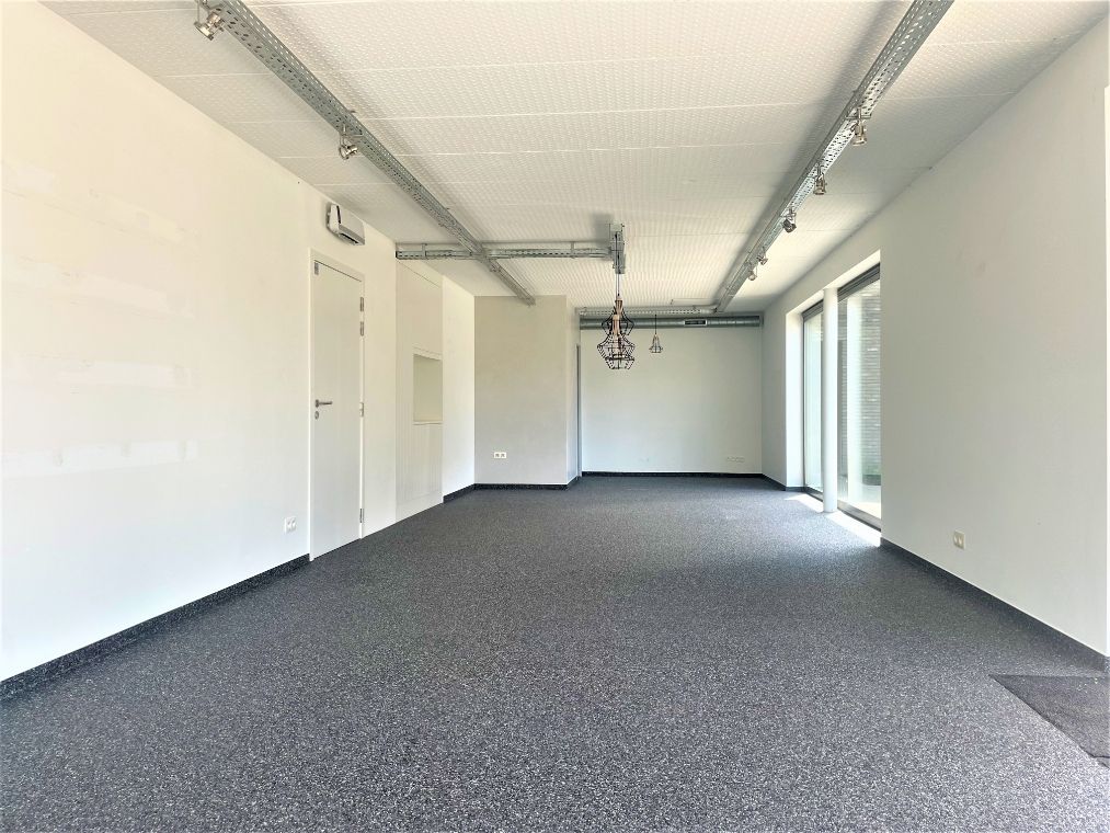 Lommel-centrum, 80m² én 37m² kelderberging, 4 parkeerplaatsen foto 5