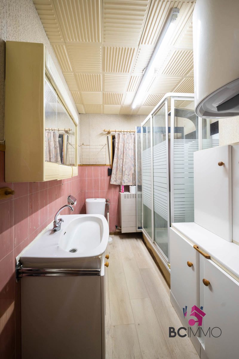 Ruime, tijdloze gezinswoning met 4 slaapkamers, grote tuin en garage en centraal gelegen in Genk foto 8