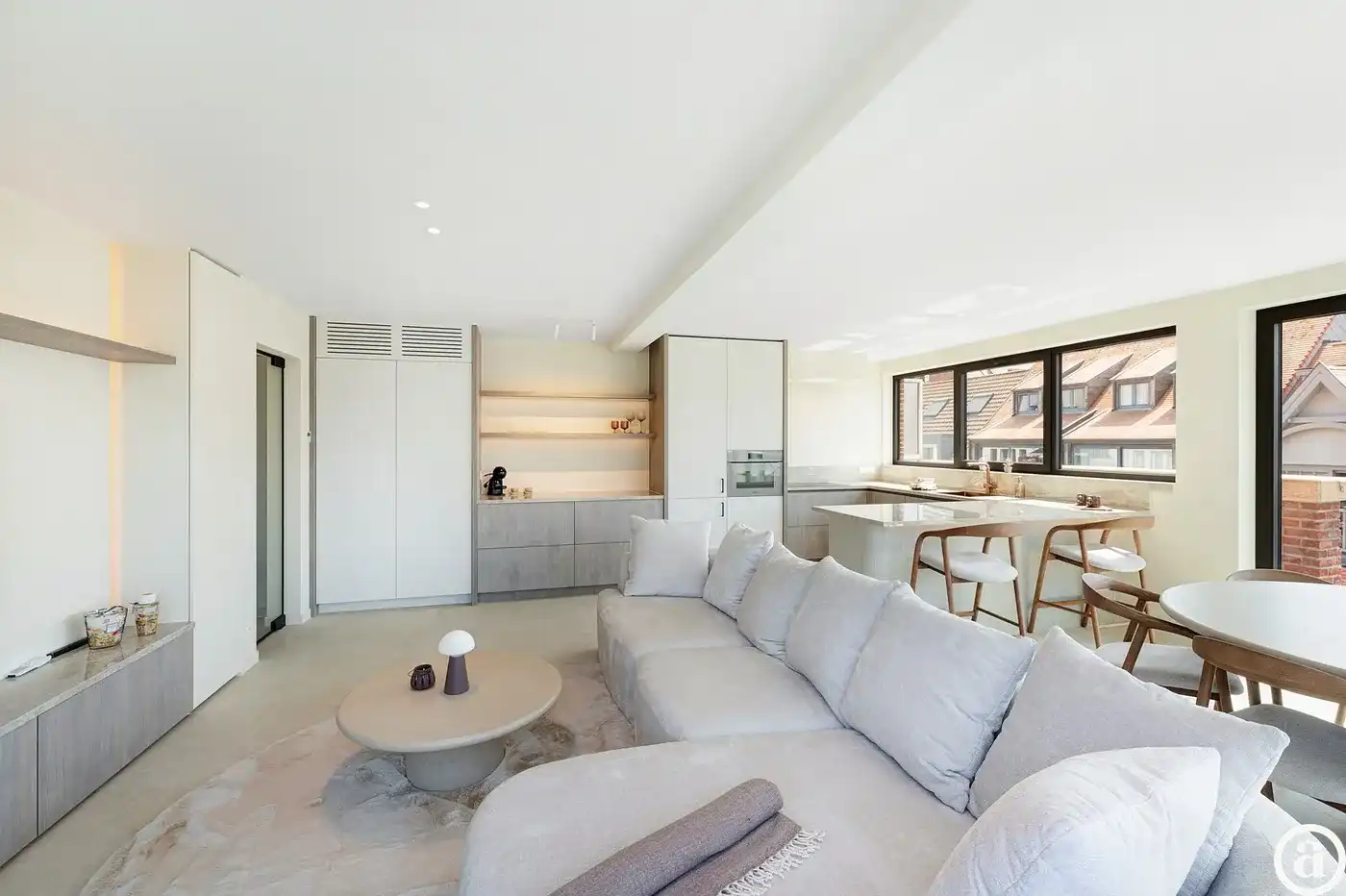 Prachtig gerenoveerd duplex hoekappartement nabij de Lippenslaan foto 7