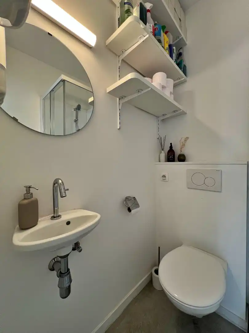 Instapklaar handelspand / praktijkruimte met uitstekende zichtbaarheid te Lievegem foto 9