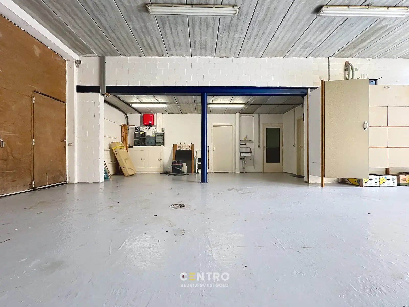 Magazijn met woning in Oostnieuwkerke mét uitbreidingsmogelijkheden - Ideaal voor combinatie wonen en werken. foto 9