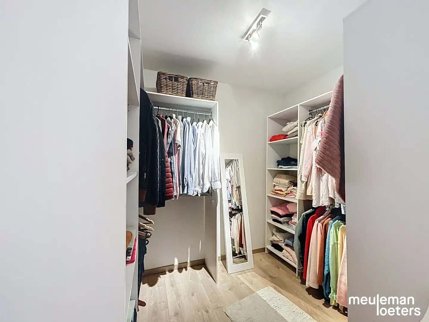 Ruime recente woning met tuin en garage foto 9