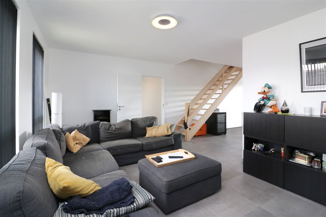 Duplex met 2 slpk., zuidterras en autostplts op rustige locatie foto 4