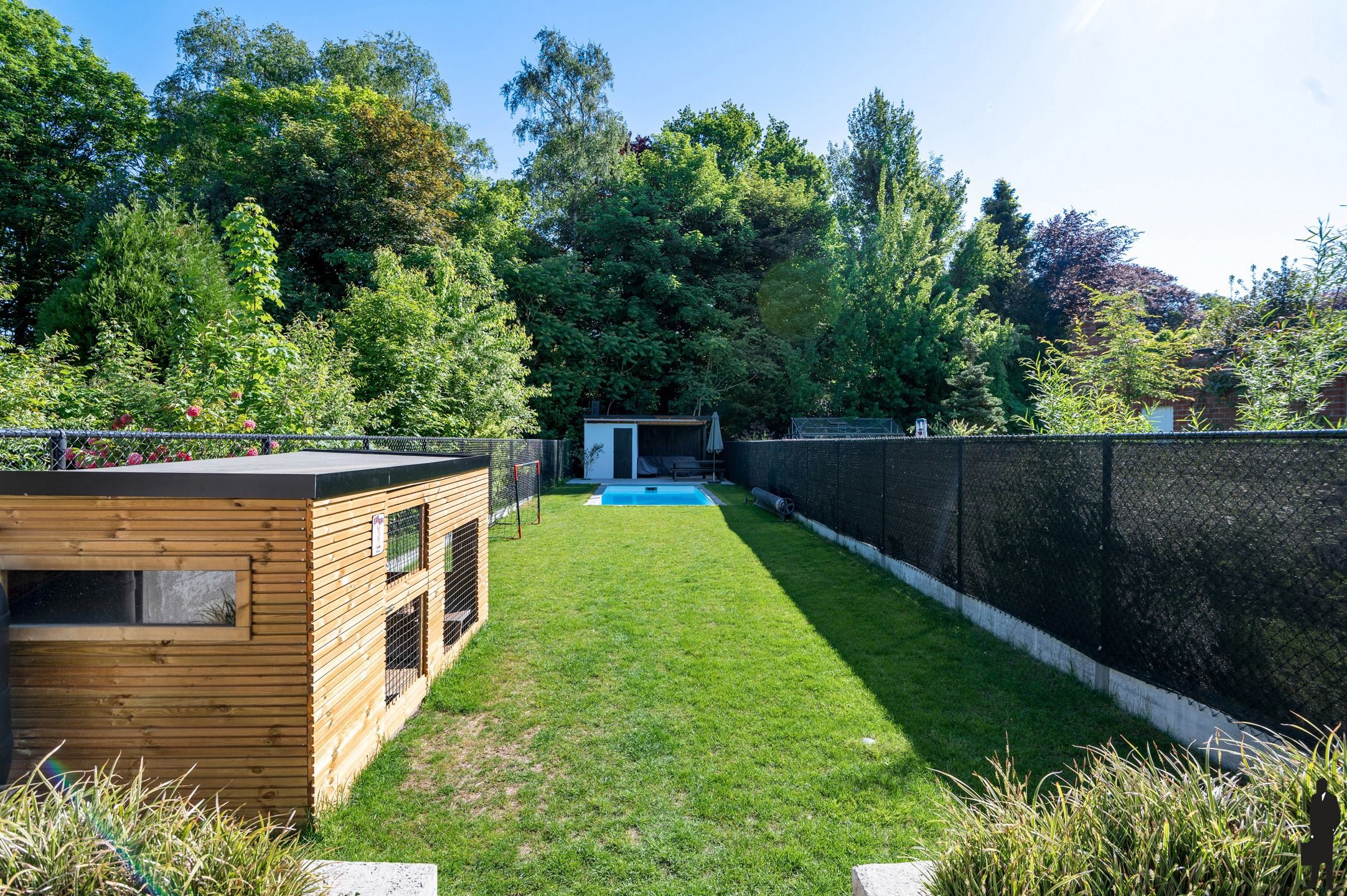 Welgelegen gerenoveerde woning met 3 slpks, 2 badks en tuin foto 2